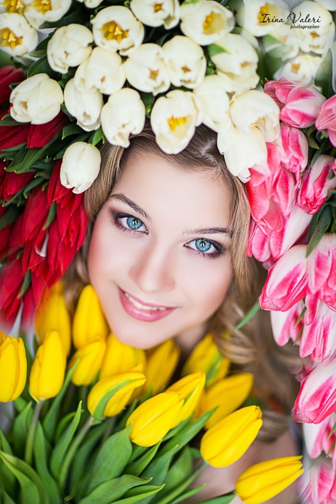 Blue eyed girl in tulips | blue eyed girl, tulips, red lipstick, portrait