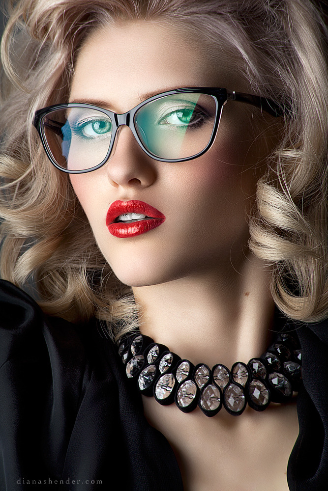 Too much retouched | retouched pic, perfect skin, glasses, blond