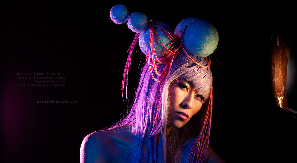 Girl with snowmen on her head | snowmen, lapanese, shadow, dark background