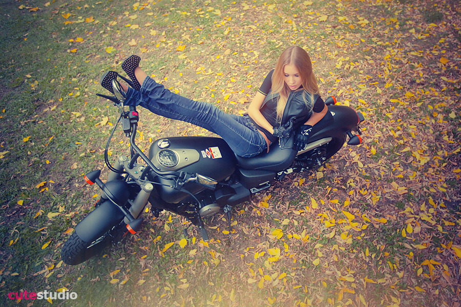 Rocker | rocker girl, bike, fallen leafs, autumn