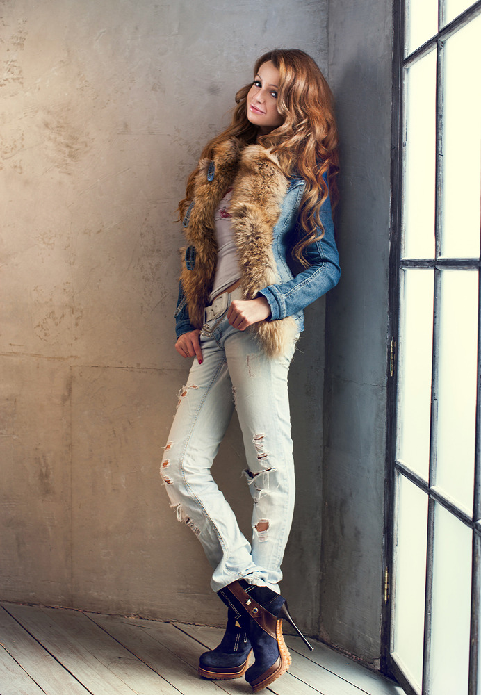 Girl standing in the corner | corner, jeans, redhead, window