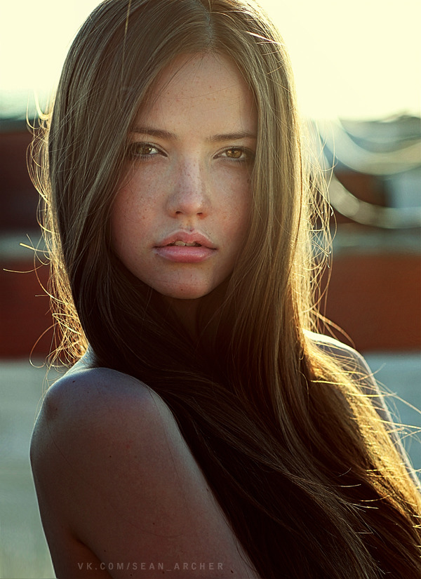 Charming redhead | environmental portrait, redhead, charming girl, street