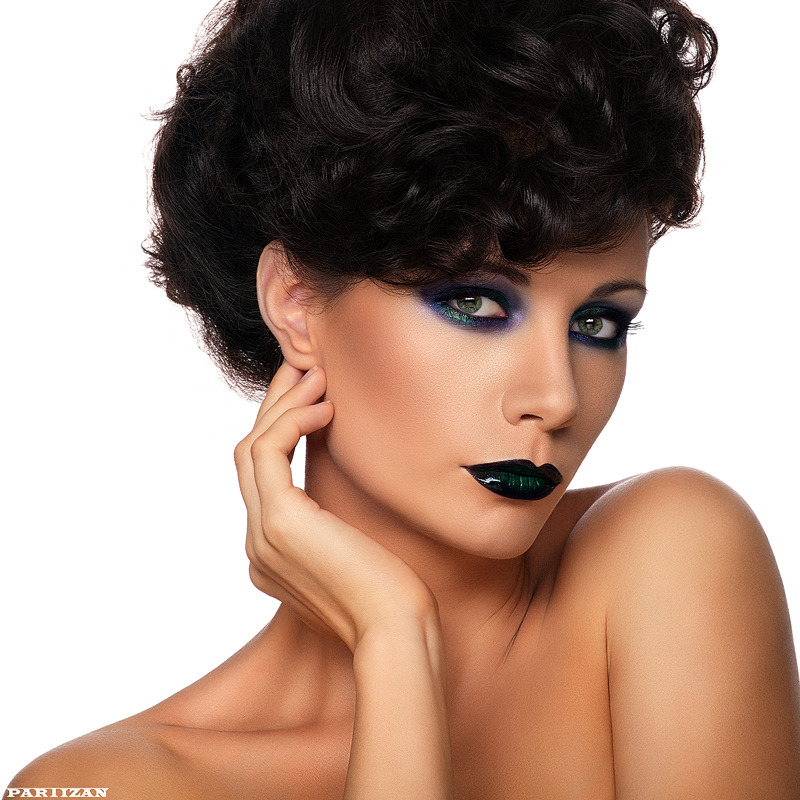 Tanned woman | tan, retouch, dark hair, black lipstick