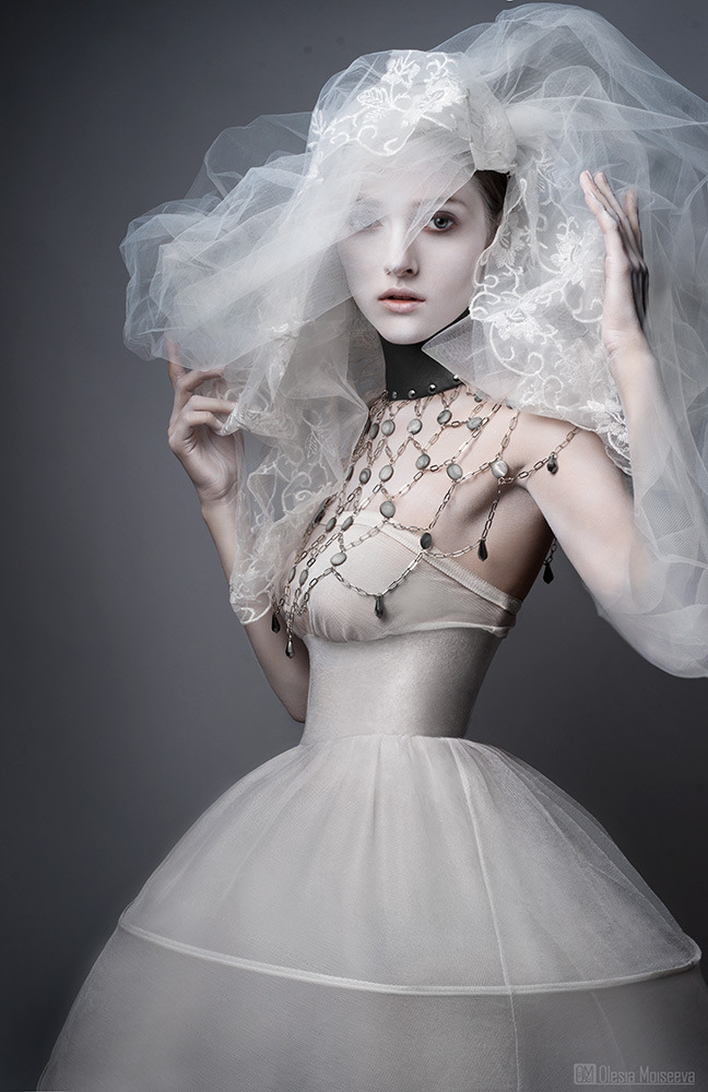 Bride in a collar | glamour, model, bride, wedding, wedding dress, veil, infanta, necklace, collar, accessories