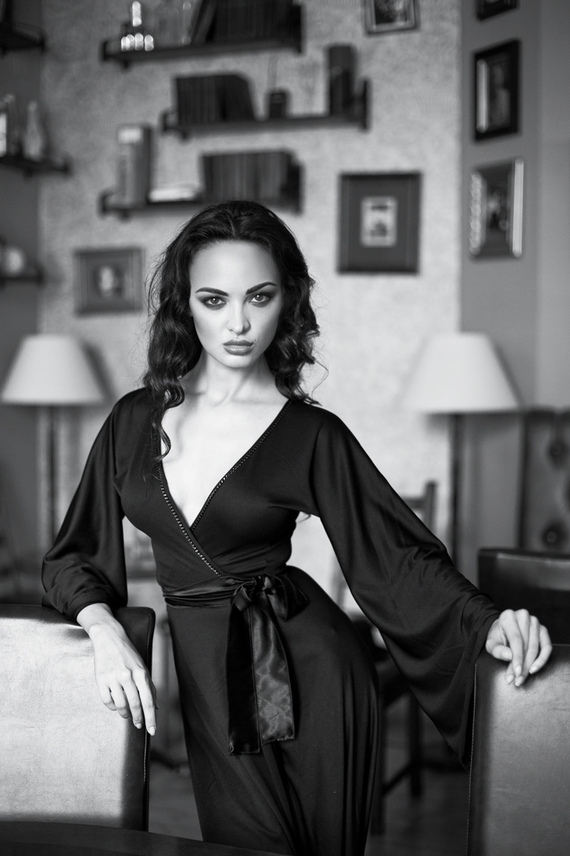 Pretty woman in black robe | glam, model, woman, portrait, dark hair, black & white, slim, black robe, room, curls 