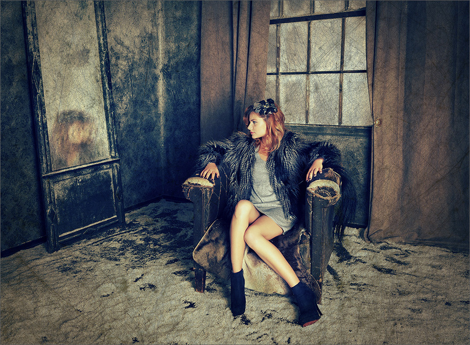 Red-haired girl looking in the old mirror | glamour, model, girl, room, armchair, mirror, snow, dress, red hair, fur coat