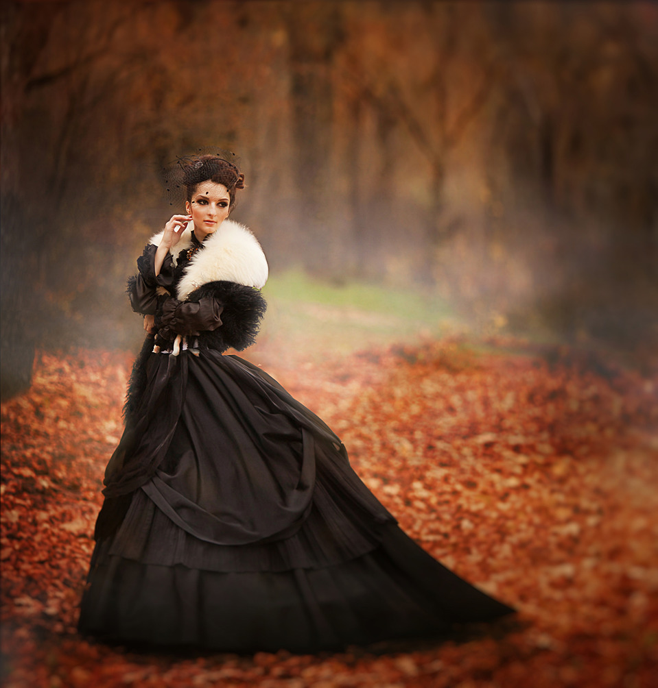 Girl in black | black dress, fallen leafs, forest, environmental portrait