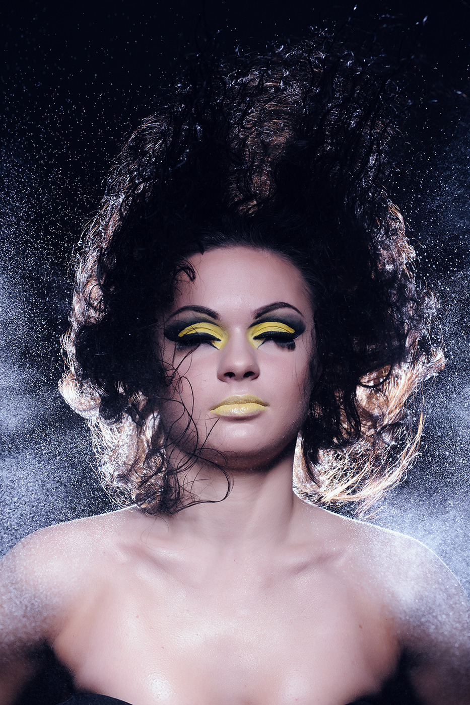 Flying hair | flying hair, yellow make-up, light skin, water