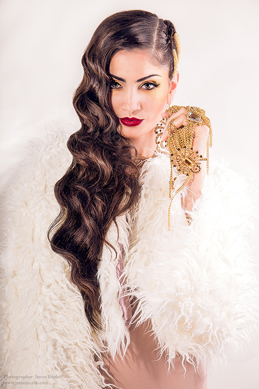 Beautiful brunette with jewelry | glamour, model, girl, brunette, hair-do, make-up, fur coat, jewelry, red lips, long hair